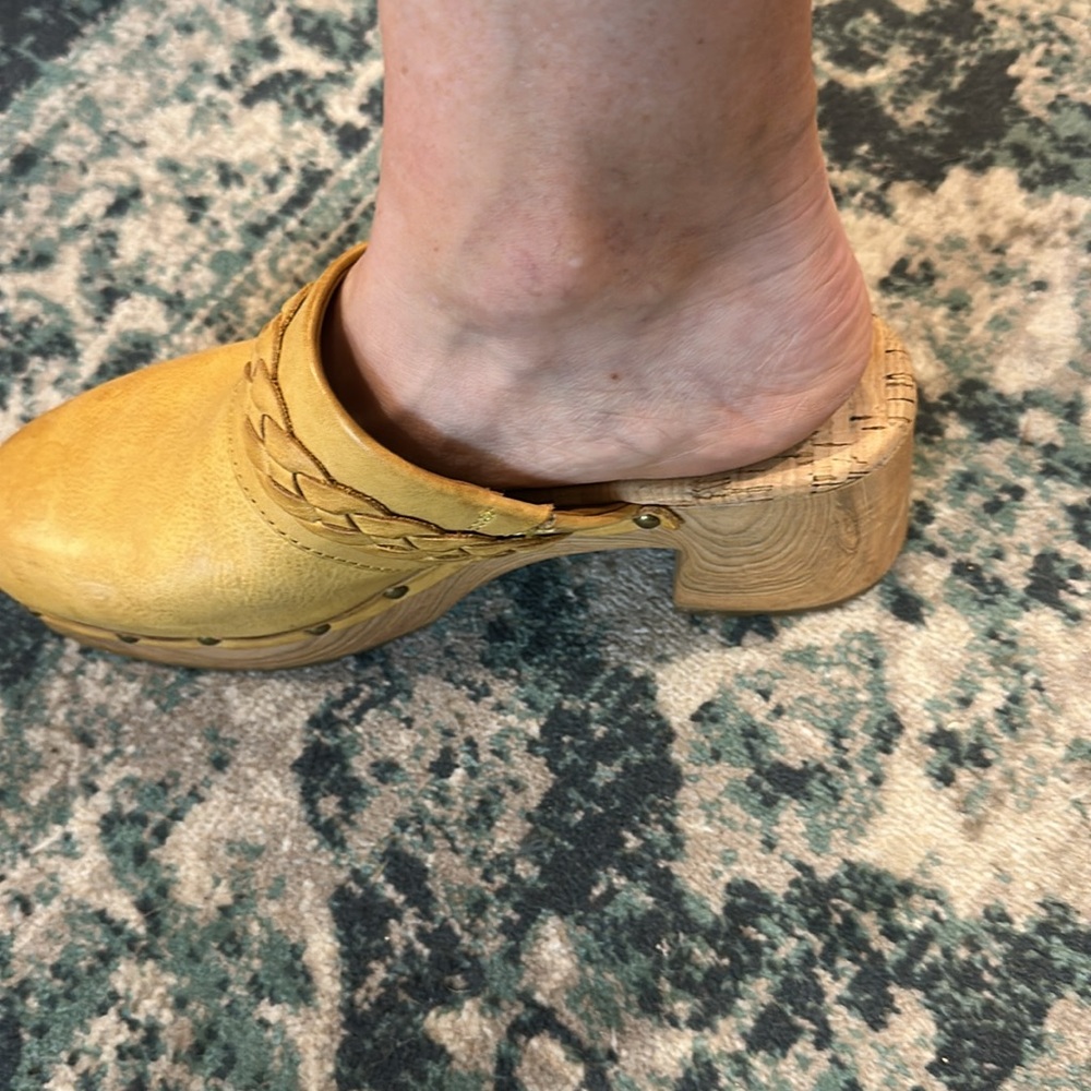 Kork-Ease Tilly Yellow Clog, Size 8 - Picture 6 of 6
